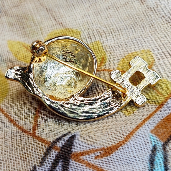 Unsigned Jomaz Mazer Vintage Gold Tone Green Enameled Rhinestone Snail Brooch - Picture 5 of 7